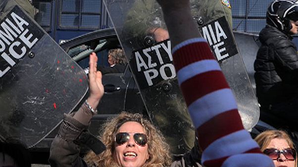 Χημικά και επεισόδια στο Σύνταγμα Χημικά και επεισόδια στο Σύνταγμα