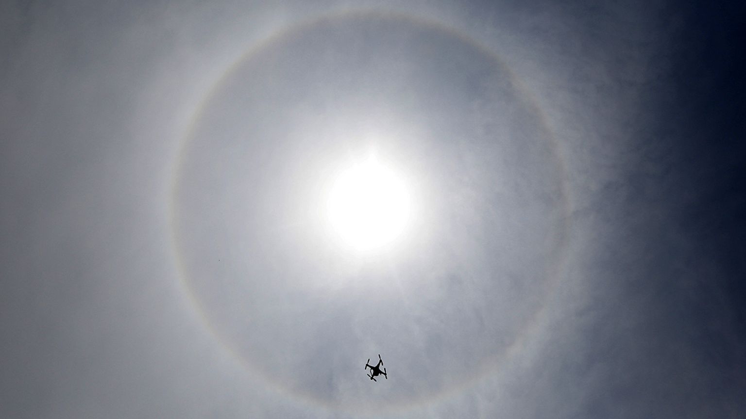 Drone drops  supposed cocaine package into São Paulo Prison