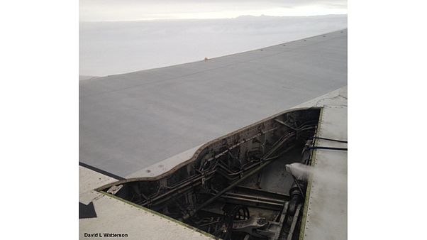 Un avion américain perd un panneau d’aile en plein vol Un avion américain perd un panneau d’aile en plein vol