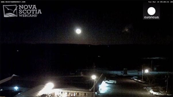 Vidéo : une météorite illumine la nuit canadienne Vidéo : une météorite illumine la nuit canadienne