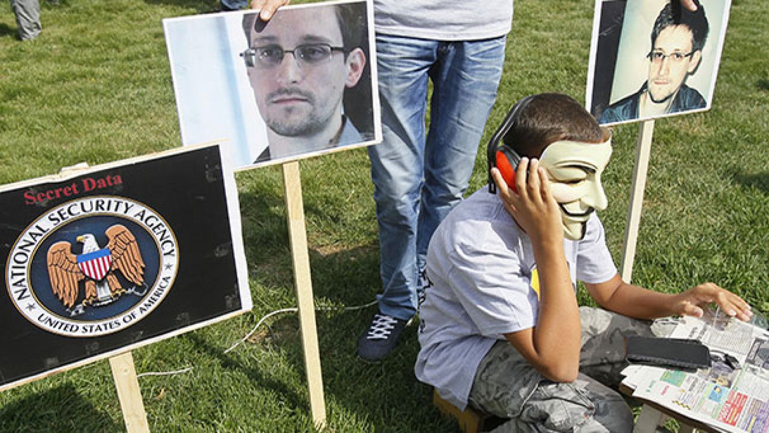 French secret services had 'full access to customer records at telecommunications giant' - claim