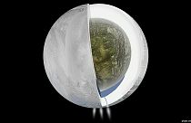 Weltraumsonde "Cassini" untersucht Saturnmond Enceladus auf