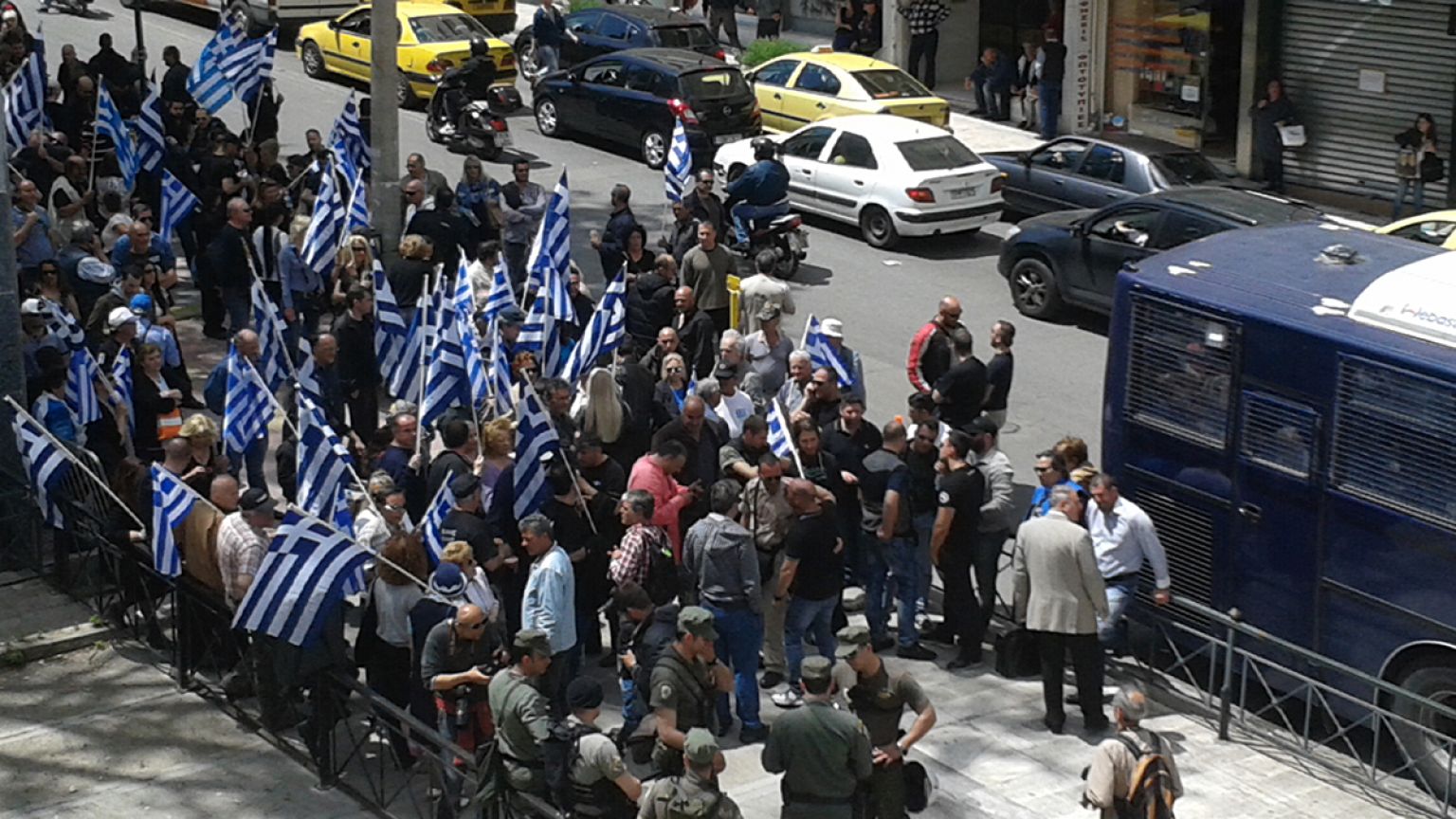Χρυσή Αυγή: Ενώπιον των ανακριτριών τέσσερις βουλευτές