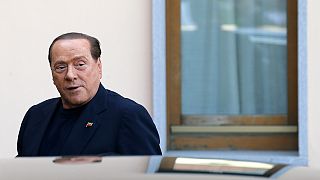 Primer día de trabajo social para Silvio Berlusconi