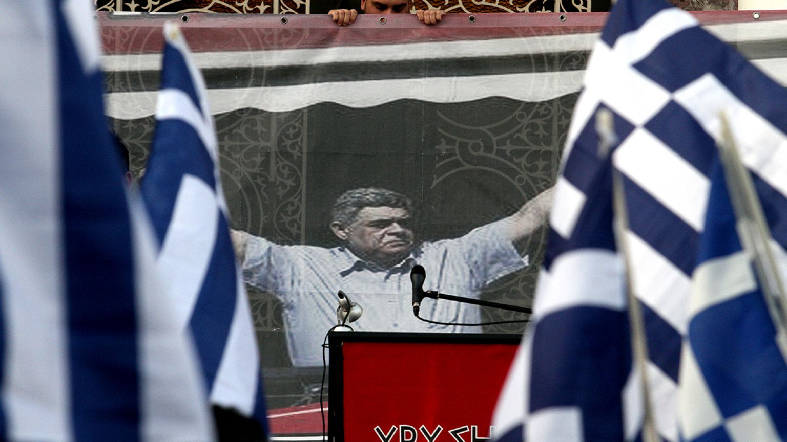 Προβληματισμός στα διεθνή ΜΜΕ για τα ποσοστά της Χρυσής Αυγής