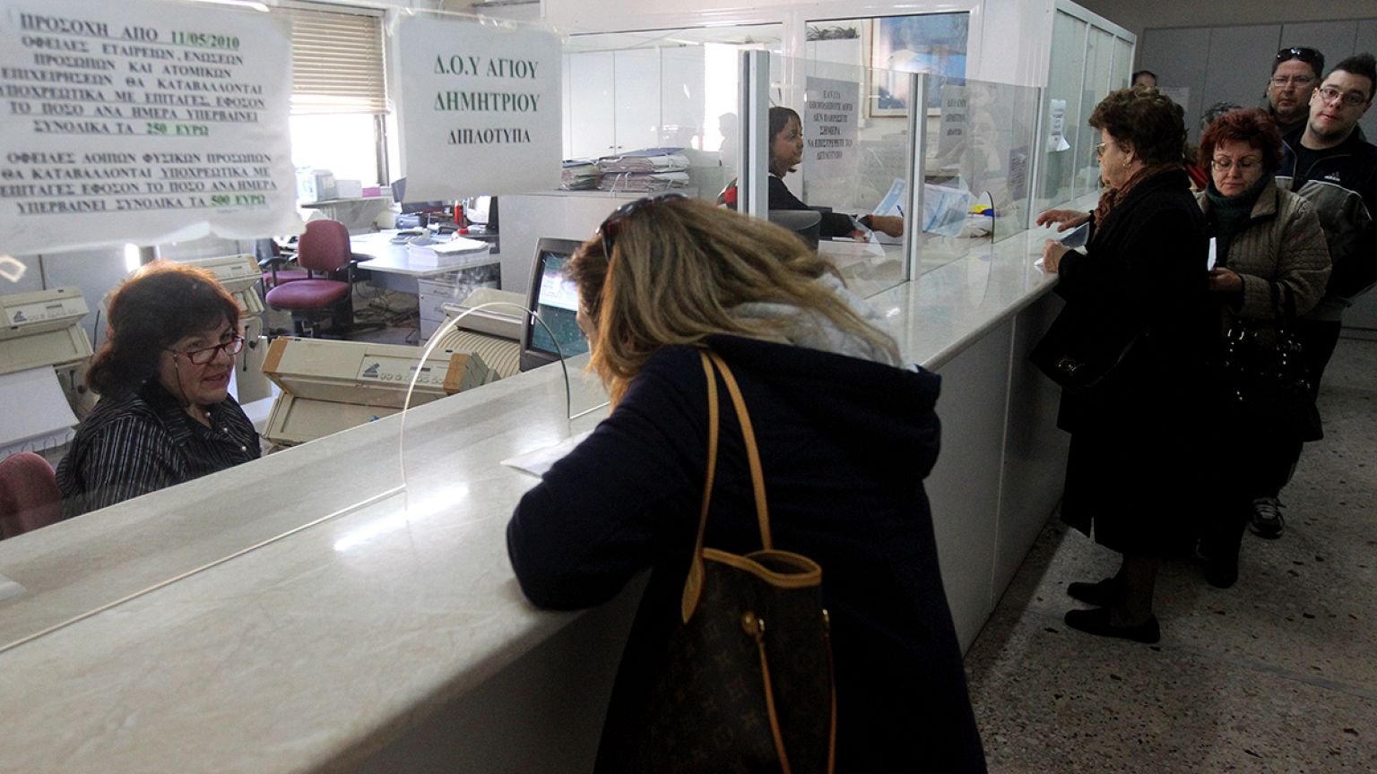 Τι σχεδιάζει το ΥΠΟΙΚ για τις οφειλές προς την εφορία