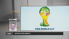 Diplomaten in Fußball-Shorts