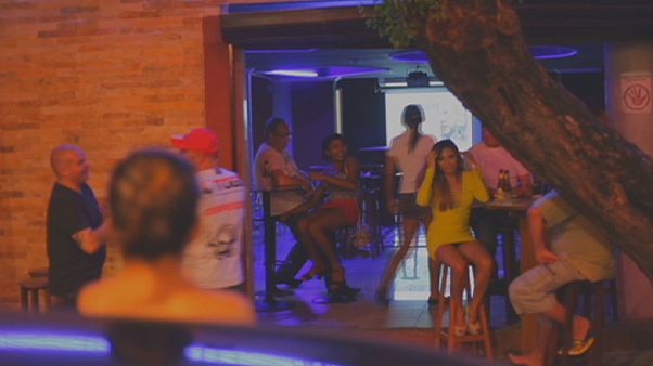 Európai hercegre várnak a kiskorú brazil prostituáltak Európai hercegre várnak a kiskorú brazil prostituáltak
