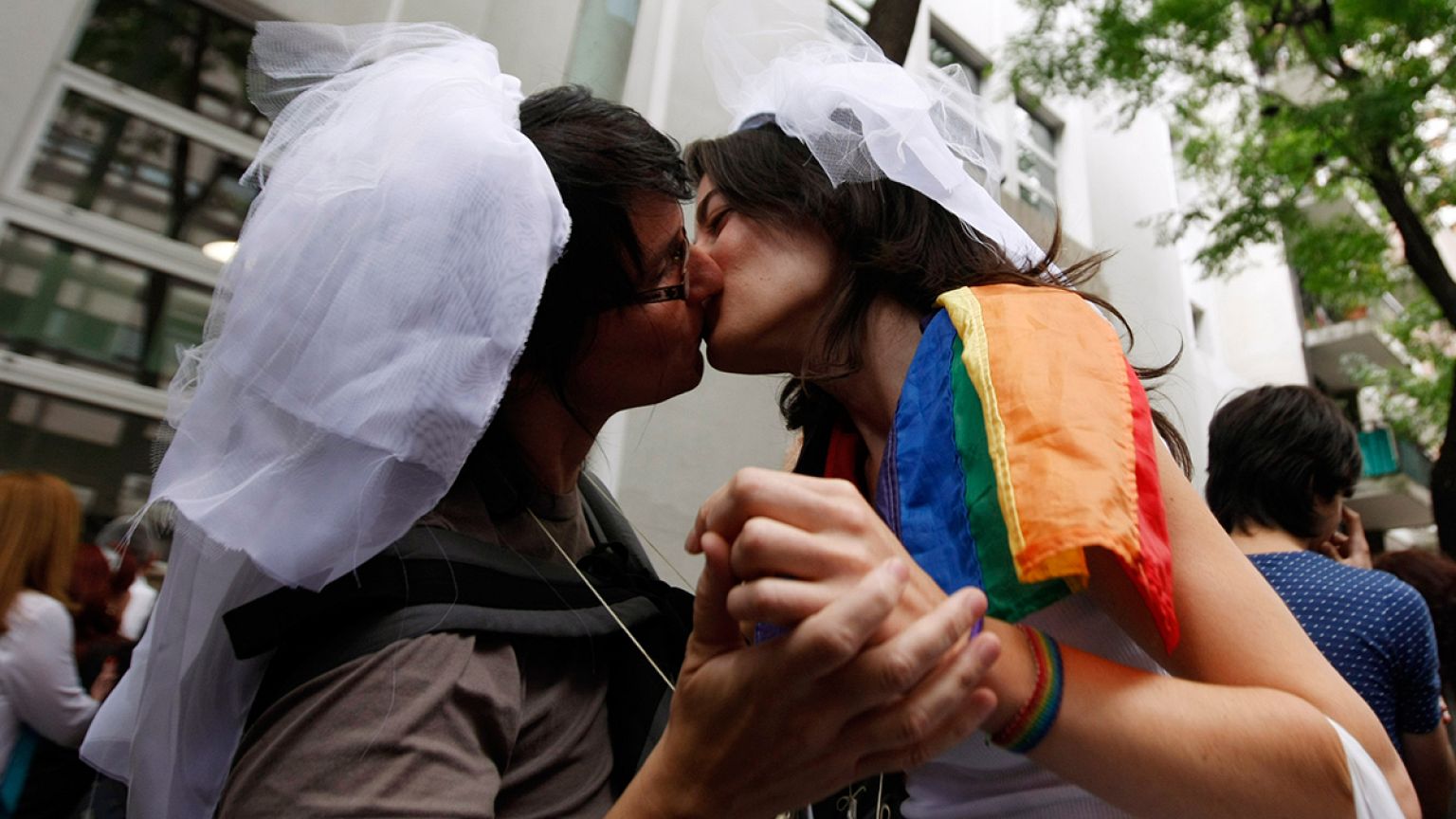 Lui cambia sesso, matrimonio annullato