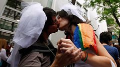 Lui cambia sesso, matrimonio annullato