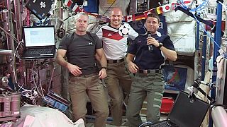 Οι αστροναύτες βλέπουν μουντιάλ στο διάστημα και...παίζουν μπάλα!