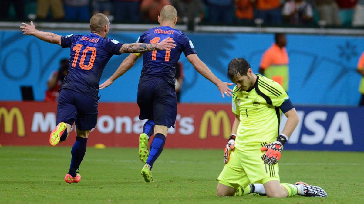 الزاوية: هولندا تذل إسبانيا بخماسية وتثأر لنهائي مونديال 2010