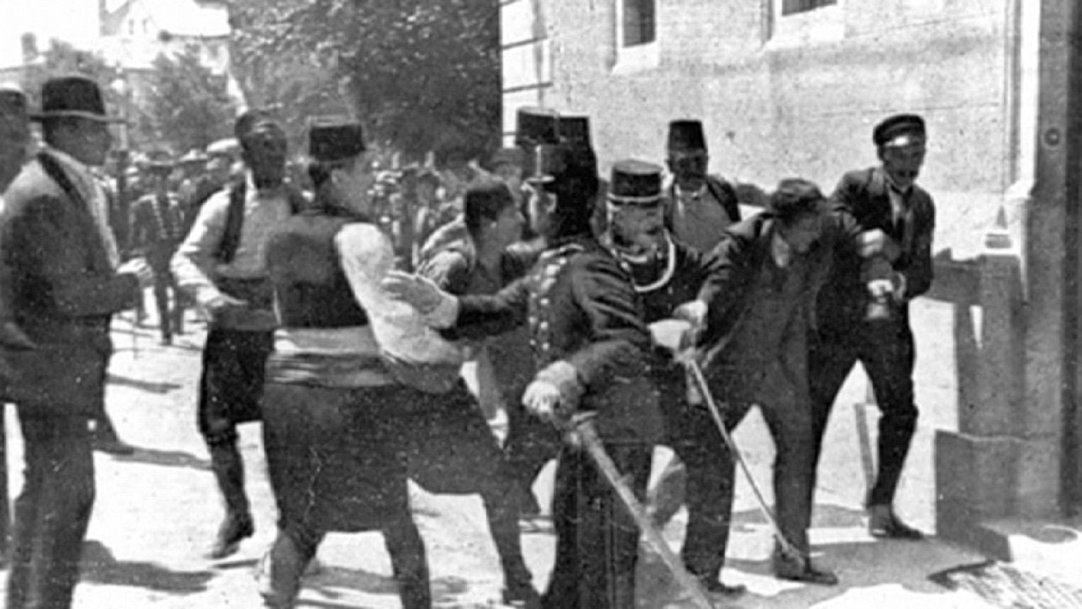 Δύο σφαίρες και ένας Μεγάλος Πόλεμος