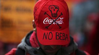 Spagna: vendite di Coca Cola dimezzate, pesa il boicottaggio contro il piano sociale