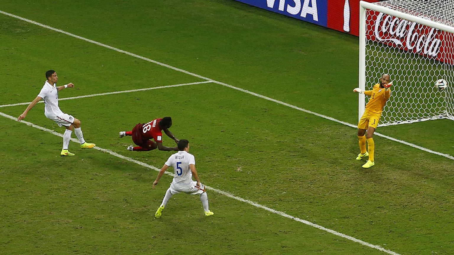 Brasil 2014: Golo caído do céu mantém Portugal ligado à máquina
