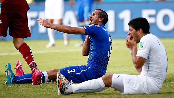Suarez'in ısırığı sosyal medyayı salladı Suarez'in ısırığı sosyal medyayı salladı