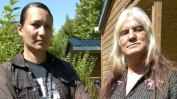 Des Amérindiens en France : ils réclament la grâce pour Leonard Peltier Des Amérindiens en France : ils réclament la grâce pour Leonard Peltier