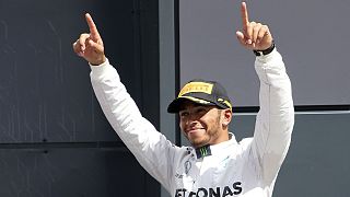 Speed: Lewis Hamilton dá alegria aos adeptos em Silverstone