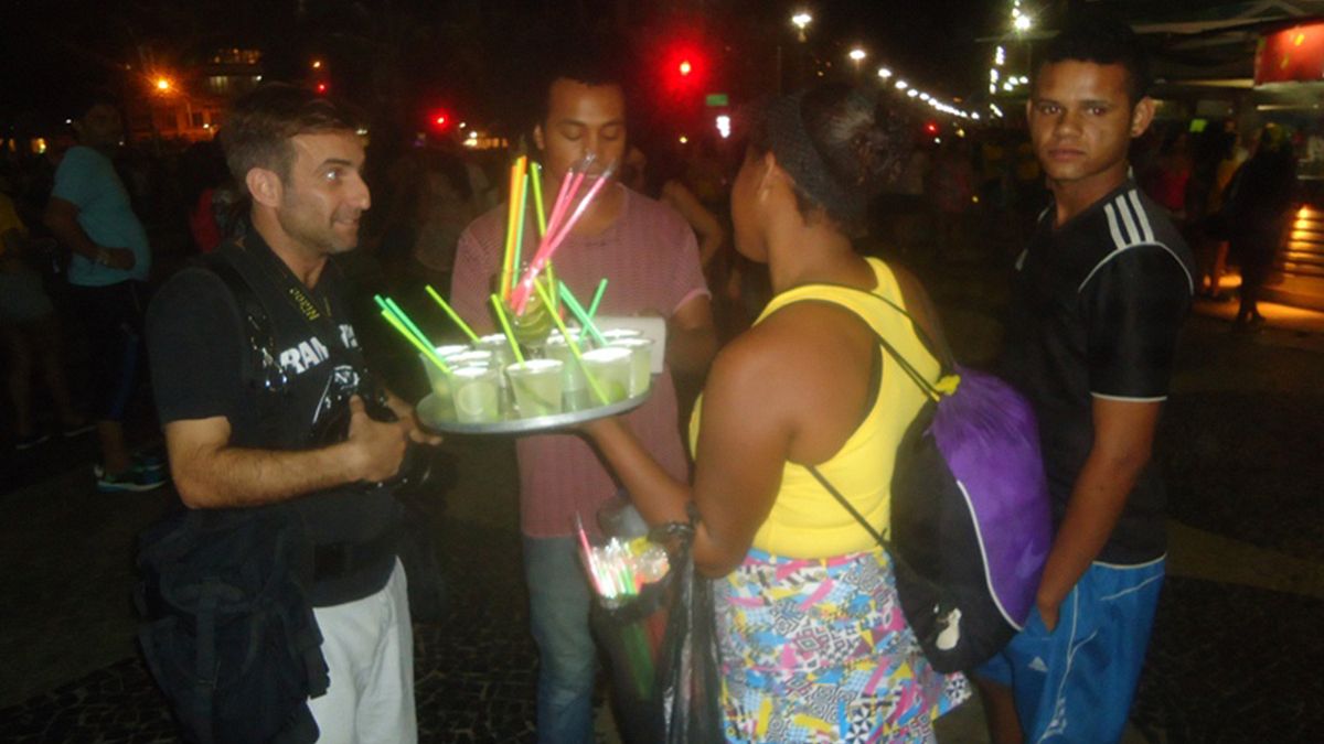 Εδώ Βραζιλία: Η νυχτερινή... τσάρκα στην Κοπακαμπάνα