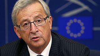 Juncker difende l'euro e gli euroscettici insorgono