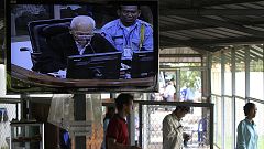 Εν αναμονή της δίκης των Ερυθρών Χμερ