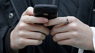 Ουζμπεκιστάν: Κομμένο το κινητό για να μην γίνει σκονάκι