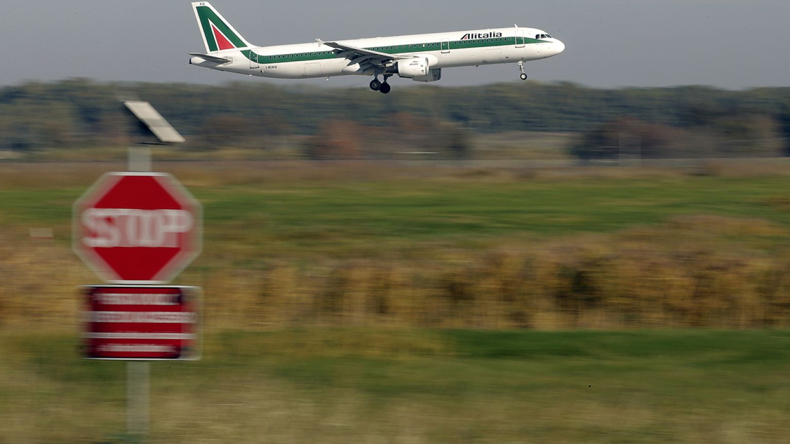 Alitalia: firmato accordo con Etihad
