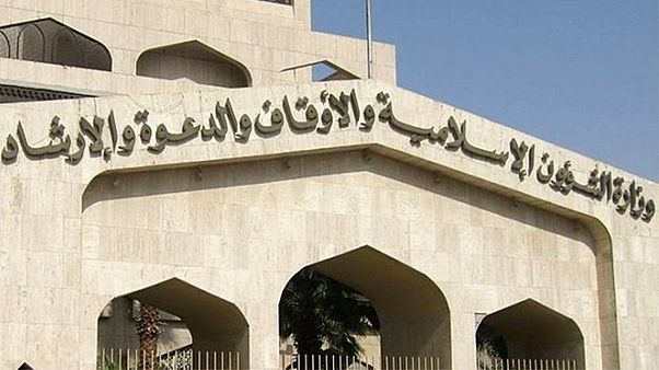تونس :25 مسجدا تحت سيطرة جماعات دينية متشددة والحكومة تسعى لايجاد أئمة معتدلين تونس :25 مسجدا تحت سيطرة جماعات دينية متشددة والحكومة تسعى لايجاد أئمة معتدلين