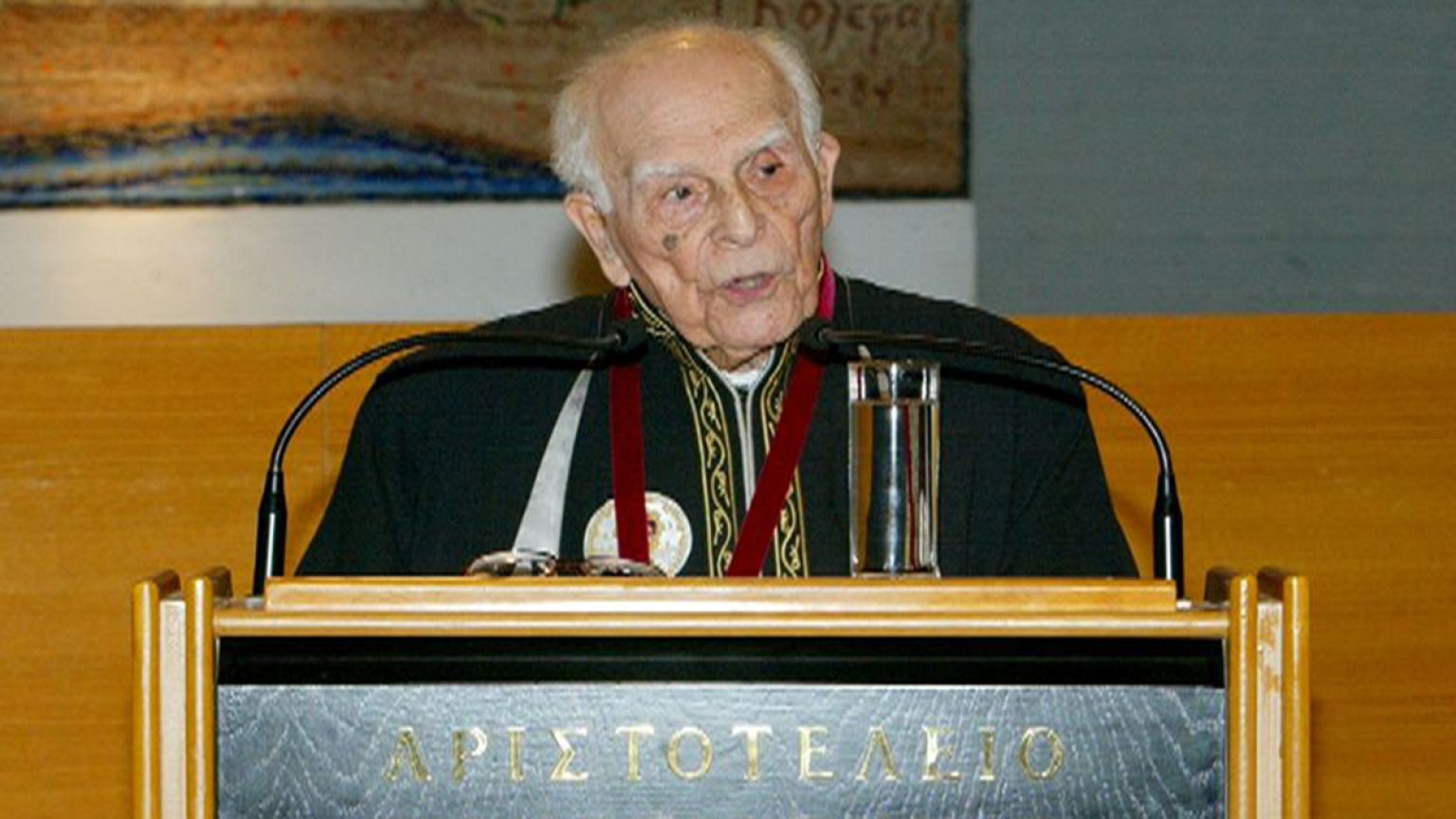 Έφυγε από τη ζωή ο σπουδαίος φιλόλογος και καθηγητής Εμμανουήλ Κριάρας