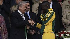 Algeria: Cameroon striker Ebossé dies after crowd's 'shower of projectiles'