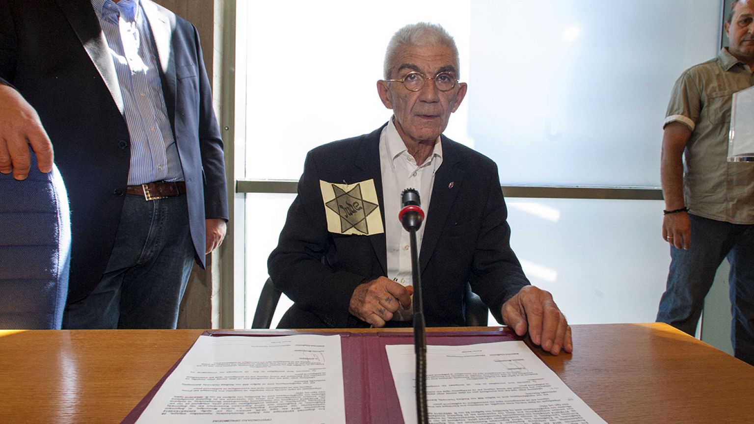 Θεσσαλονίκη: Επεισοδιακή ορκωμοσία Μπουτάρη – Με το αστέρι του Δαυίδ απέναντι στους χρυσαυγίτες