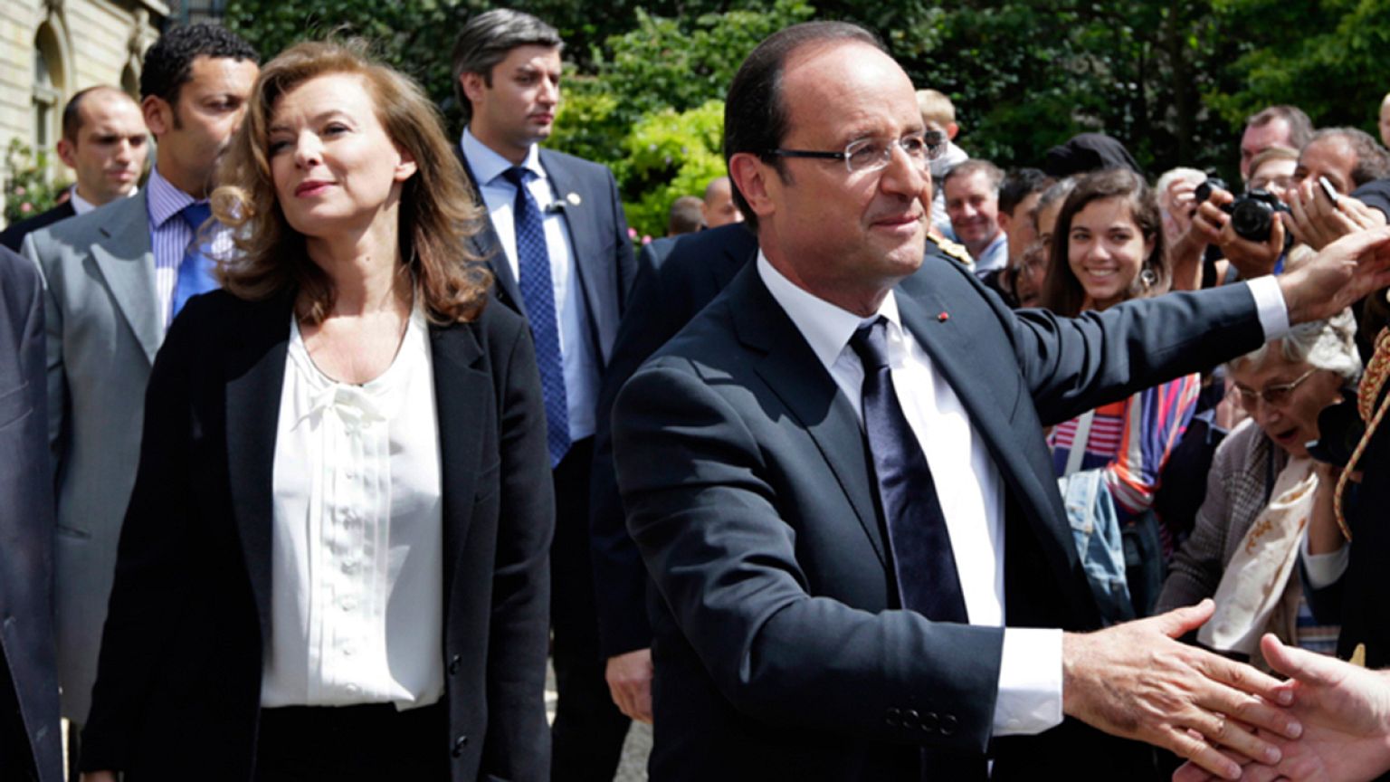 France : Trierweiler décrit dans son livre un Hollande "déshumanisé"