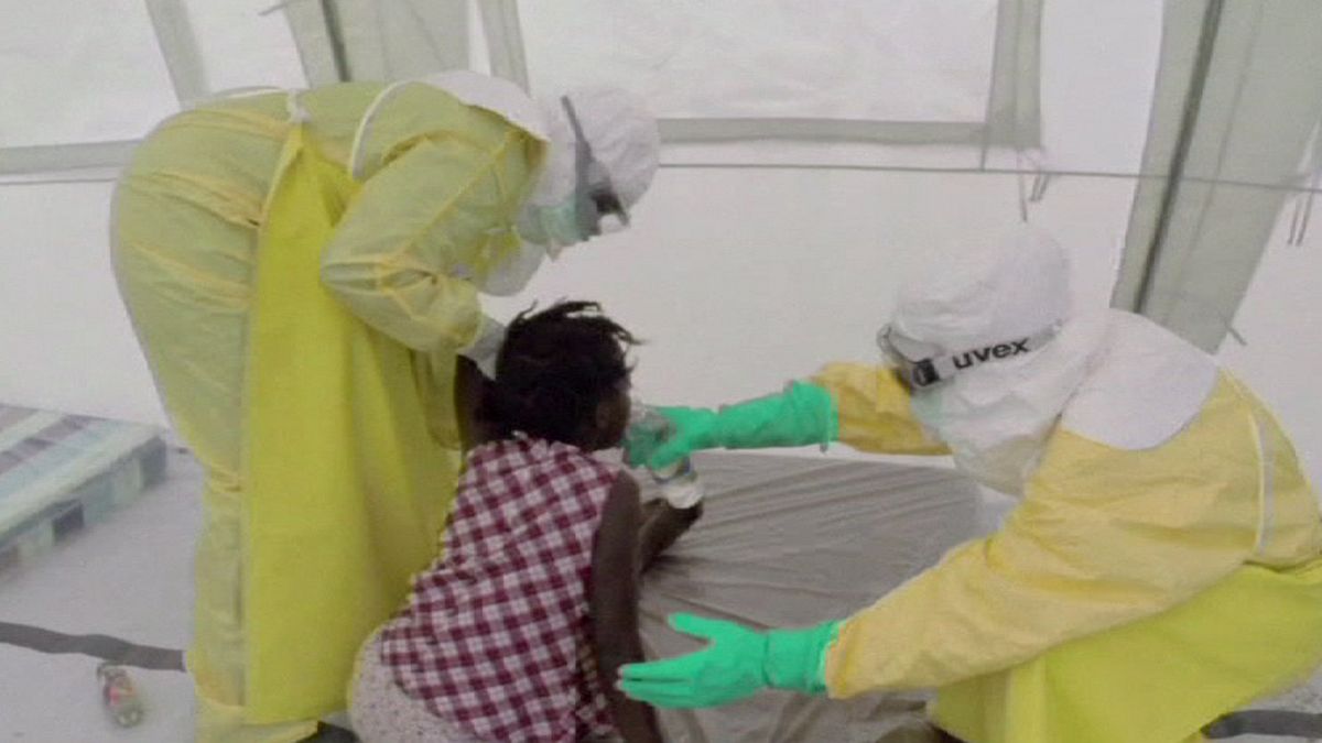 Ébola: Epidemia fora de controlo