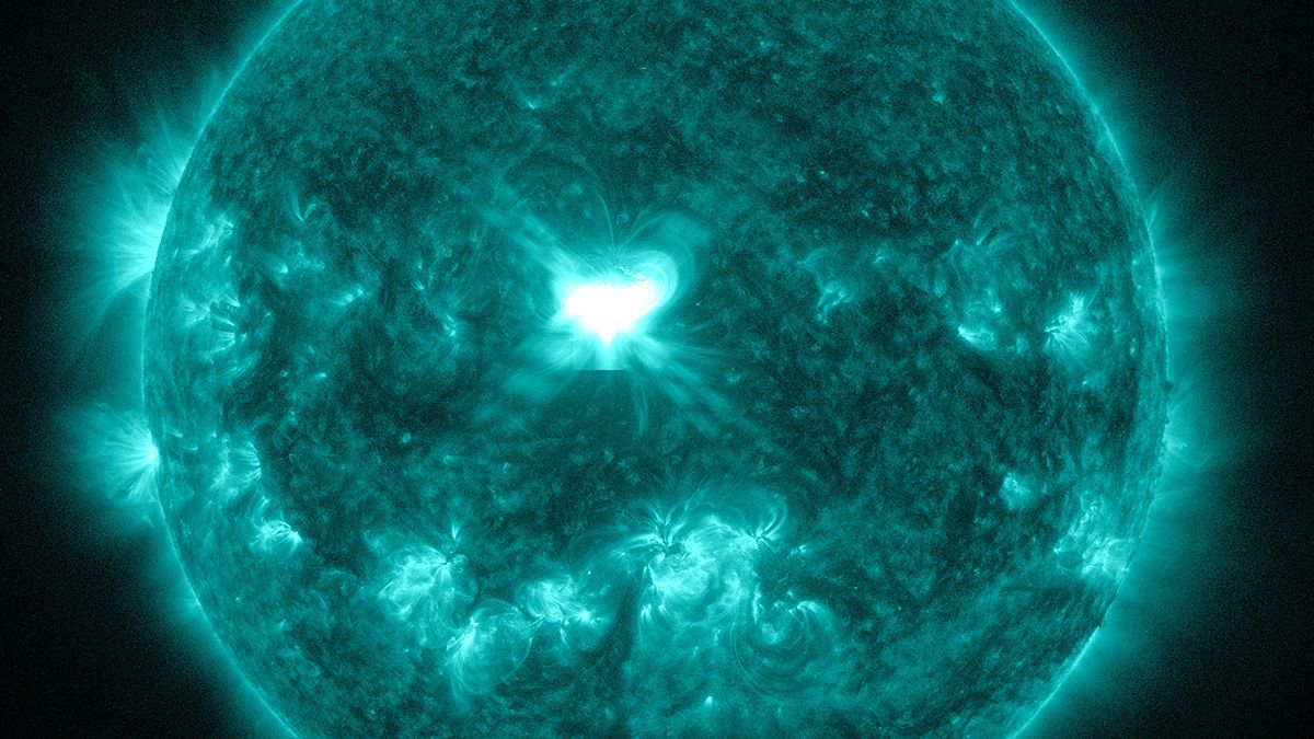 Strong solar storm heading to Earth