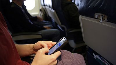 EASA: Mobiles and tablets can now be used on planes