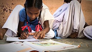 Utcagyerekek tanítói és tartott lányok iskolába terelői a WISE-díjasok között