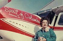 Πέθανε η πρώτη γυναίκα πιλότος που έκανε μόνη της το γύρο του κόσμου