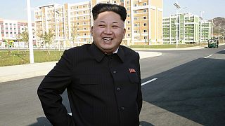 Corée du Nord : Kim Jong-un de retour, appuyé sur une canne