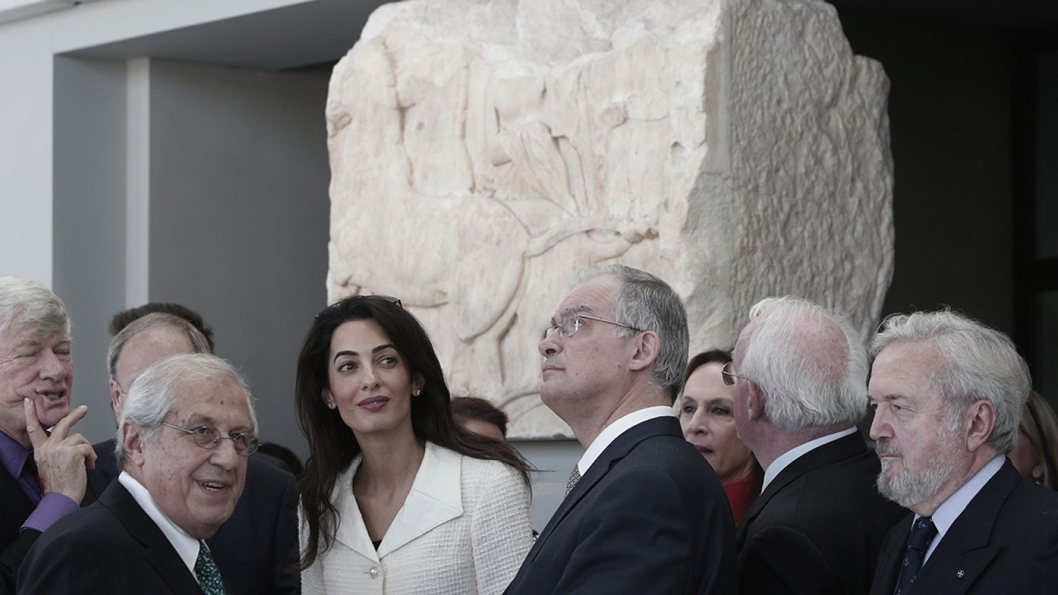 Η Αμάλ Αλαμουντίν Κλούνεϊ, οι Καρυάτιδες και τα...Γλυπτά του Παρθενώνα!