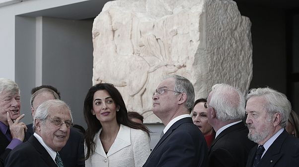 Η Αμάλ Αλαμουντίν Κλούνεϊ, οι Καρυάτιδες και τα...Γλυπτά του Παρθενώνα! Η Αμάλ Αλαμουντίν Κλούνεϊ, οι Καρυάτιδες και τα...Γλυπτά του Παρθενώνα!