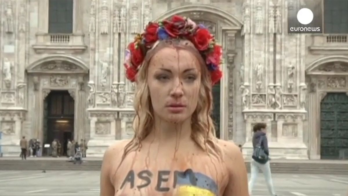 Wo auch immer Putin hinreist: FEMEN-Frauen sind schon da