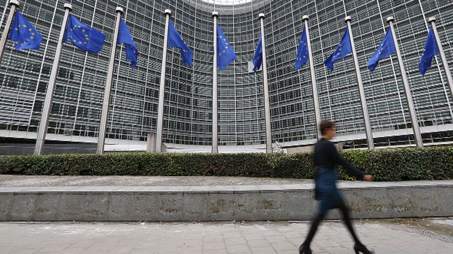 Κομισιόν: Μήνυμα στήριξης προς την Ελλάδα με προϋποθέσεις