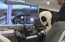 Pibot: Ρομπότ πιλότος που οδηγεί όλους τους τύπους αεροσκαφών