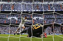 "Корнер": "Реал" выигрывает первое Эль Классико в сезоне, счастливое спасение "МанЮ" на "Олд Траффорд"