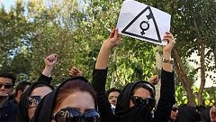 طهران: أقسى العقوبات بحق المعتدين على النساء بالأسيد الحارق