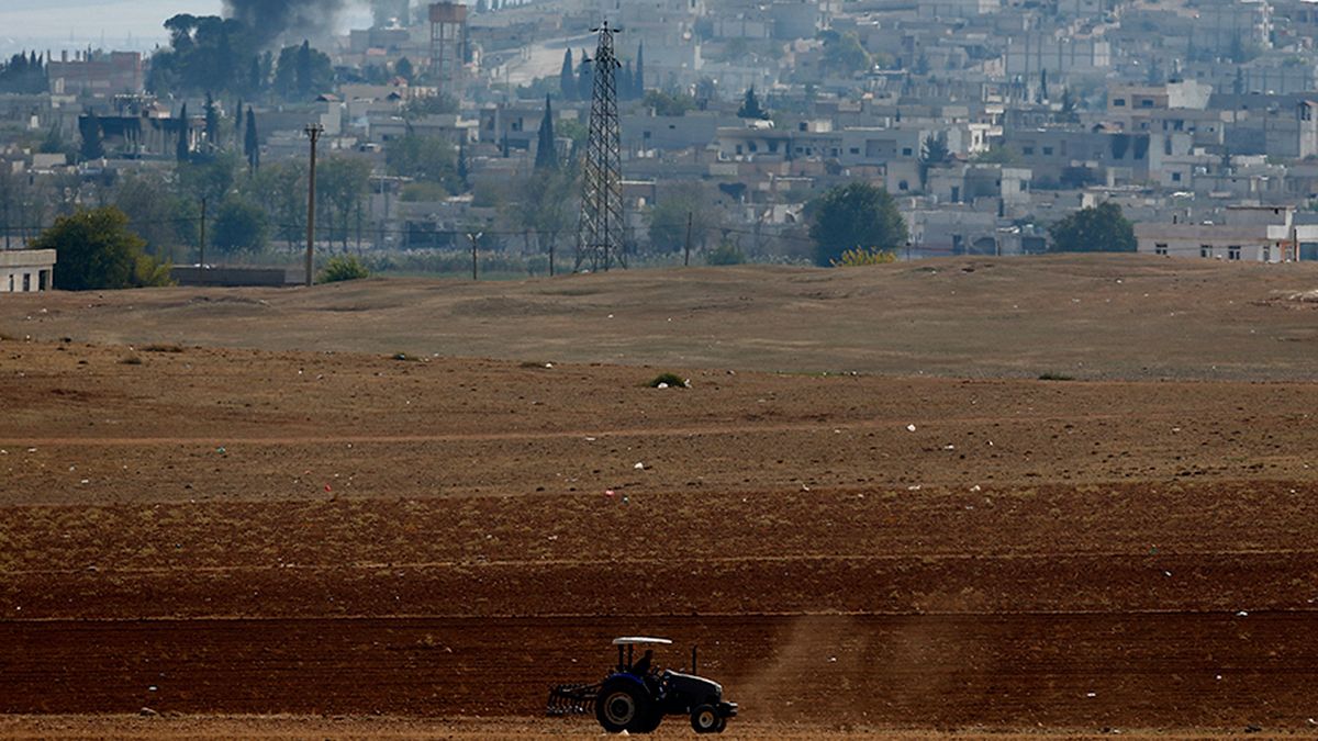 [Vídeo] Trabajando la tierra entre las bombas de Kobani