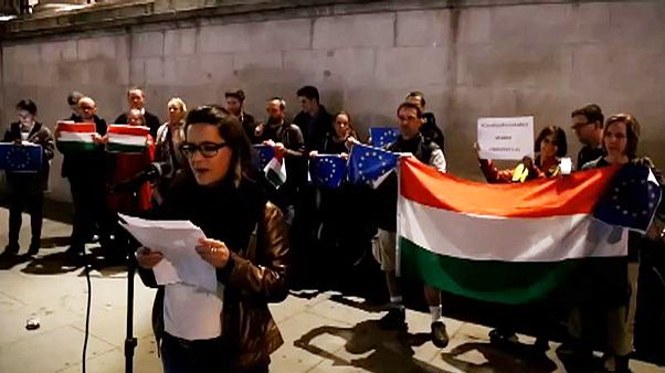 Spontán tüntetés a netadó ellen Londonban is Spontán tüntetés a netadó ellen Londonban is