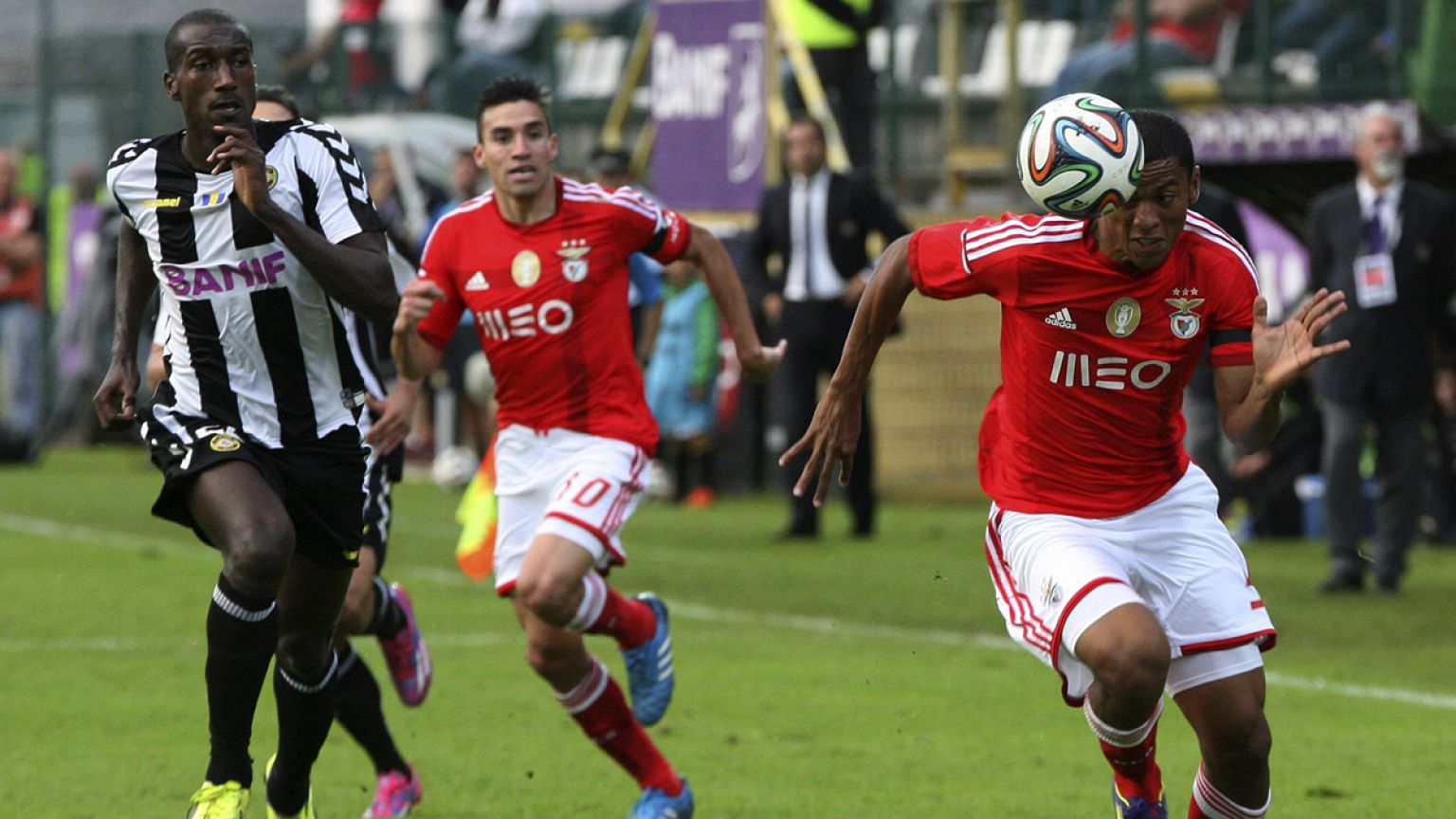 Liga Portuguesa, J10: Com Sporting e FC Porto a tropeçar, Benfica soma e segue