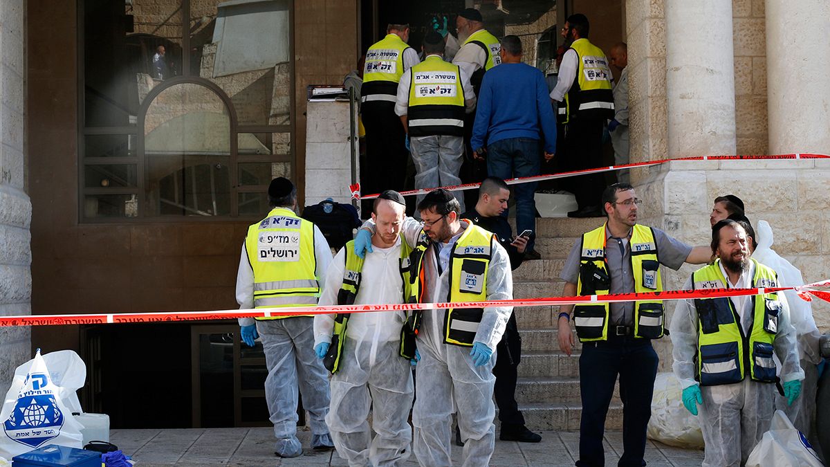 Αιματηρή επίθεση κατά συναγωγής στην Ιερουσαλήμ