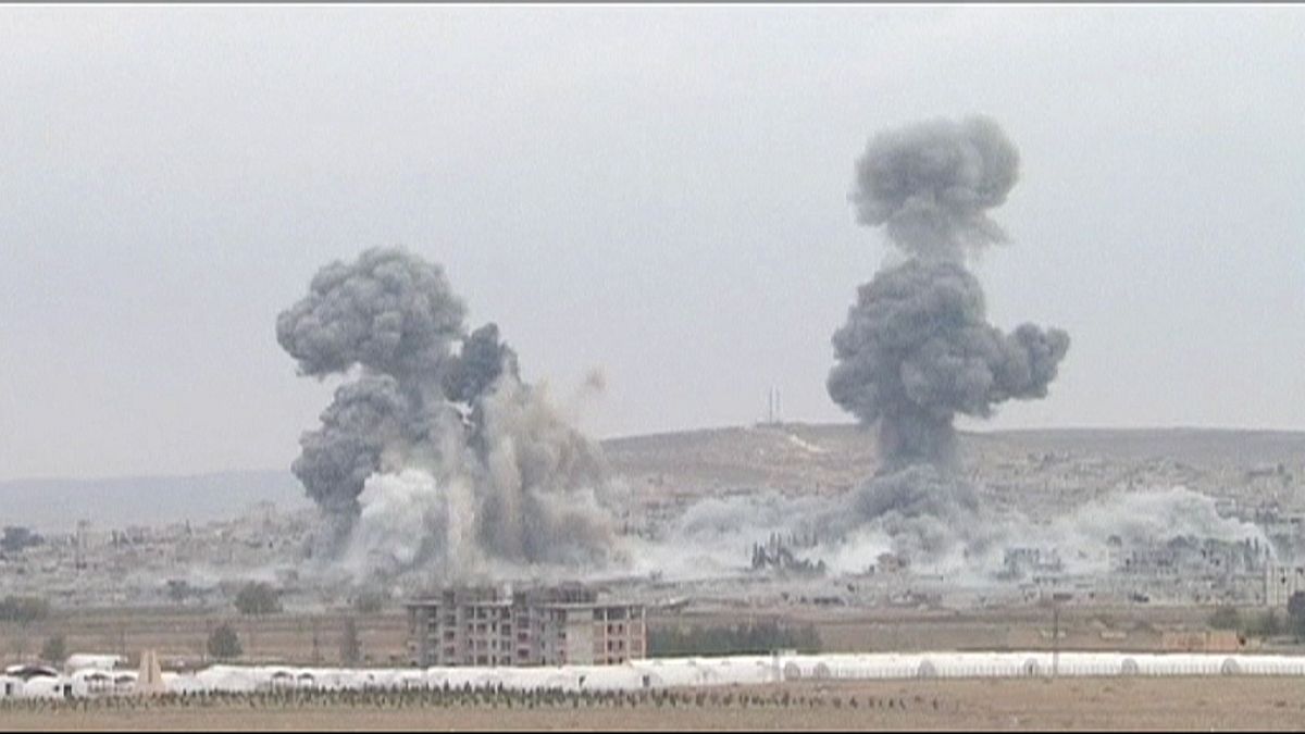 Las fuerzas lideradas por Estados Unidos siguen con sus bombardeos en Kobani